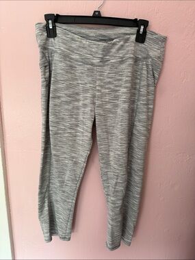 Danskin Gray Women's Active Cropped Leggings